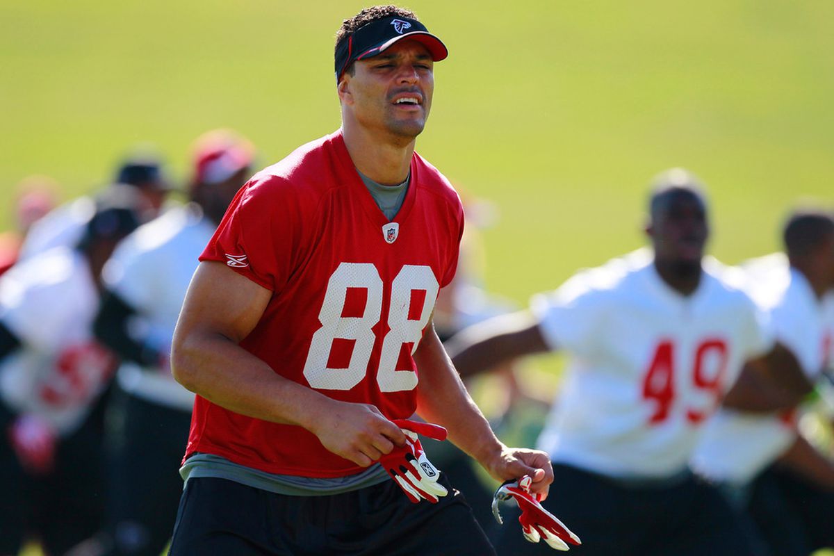 FLOWERY BRANCH, GA - JULY 30:  Tony Gonzalez #88 of the Atlanta Falcons warms up during Falcons Training Camp at the Falcons Training Complex on July 30, 2011 in Flowery Branch, Georgia.  (Photo by Kevin C. Cox/Getty Images)