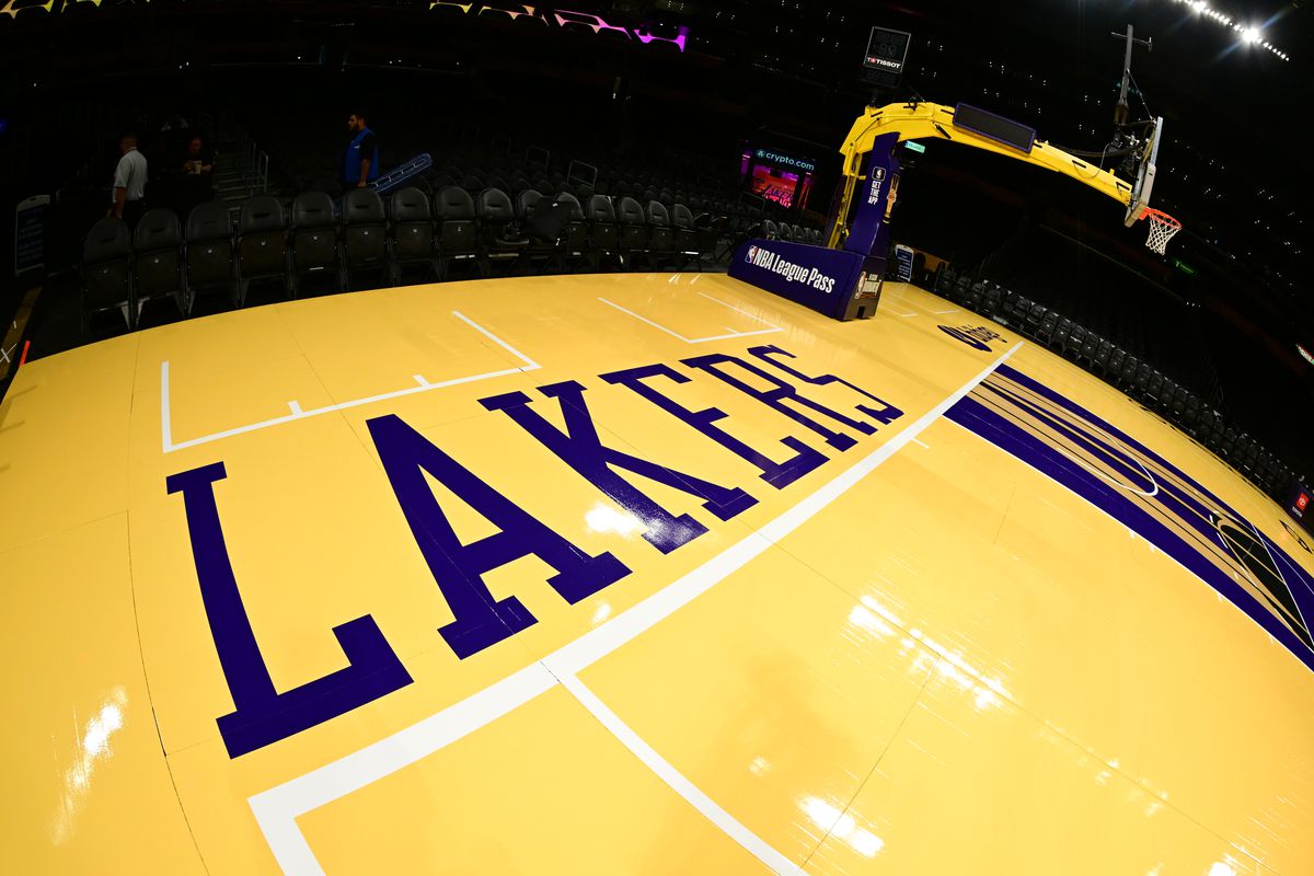 In-Season Tournament - Memphis Grizzlies v Los Angeles Lakers