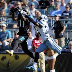 Jacksonville Jaguars wide receiver Marqise Lee, left, catches a 21-yard touchdown pass in front of Tennessee Titans cornerback LeShaun Sims during the first half of an NFL football game, Saturday, Dec. 24, 2016, in Jacksonville, Fla. (AP Photo/Gary McCullough)