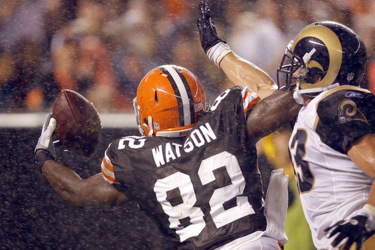 CLEVELAND - AUGUST 21:  Benjamin Watson #82 of the Cleveland Browns scores a touchdown in front of Craig Dahl #43 of the St. Louis Rams at Cleveland Browns Stadium on August 21 2010 in Cleveland Ohio.  (Photo by Matt Sullivan/Getty Images)
