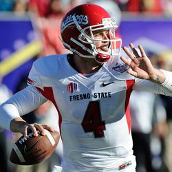 Fresno State quarterback Derek Carr looks to throw the ball against Southern California during the second quarter of the Royal Purple Bowl NCAA college football game, Saturday, Dec. 21, 2013, in Las Vegas. (AP Photo/David Cleveland) 
