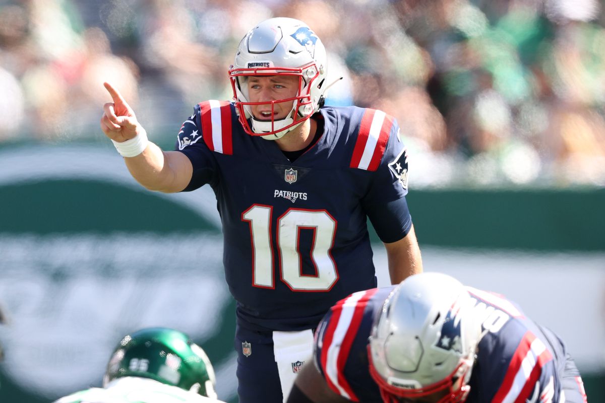 Quarterback Mac Jones of the New England Patriots directs the offense in the first half of the game against the New York Jets at MetLife Stadium on September 19, 2021 in East Rutherford, New Jersey.