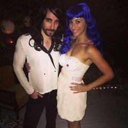 <span class="credit"><a href="http://instagram.com/p/f9UfvFteYk/">Via</a></span>
Emily Schuman of Cupcakes and Cashmere reunited Katy Perry with Russell Brand for a night. 