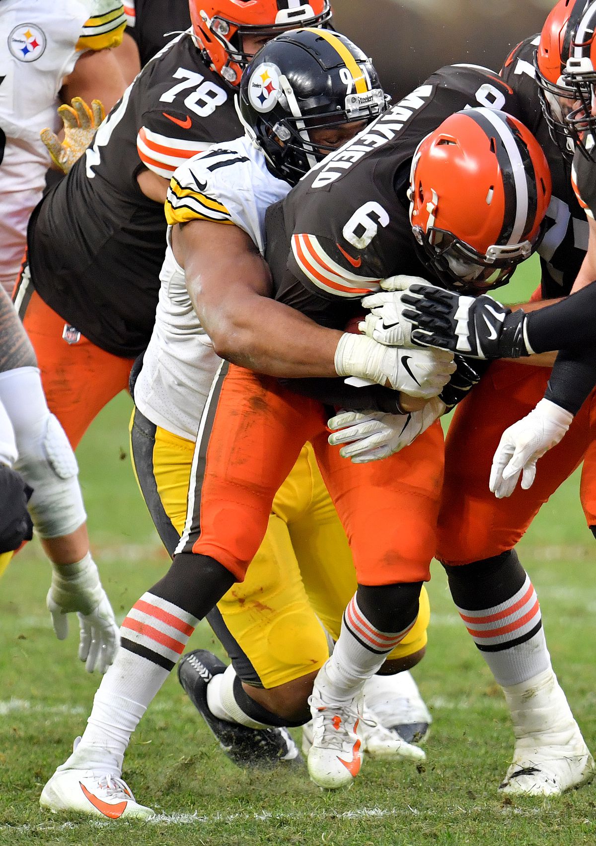 Pittsburgh Steelers v Cleveland Browns