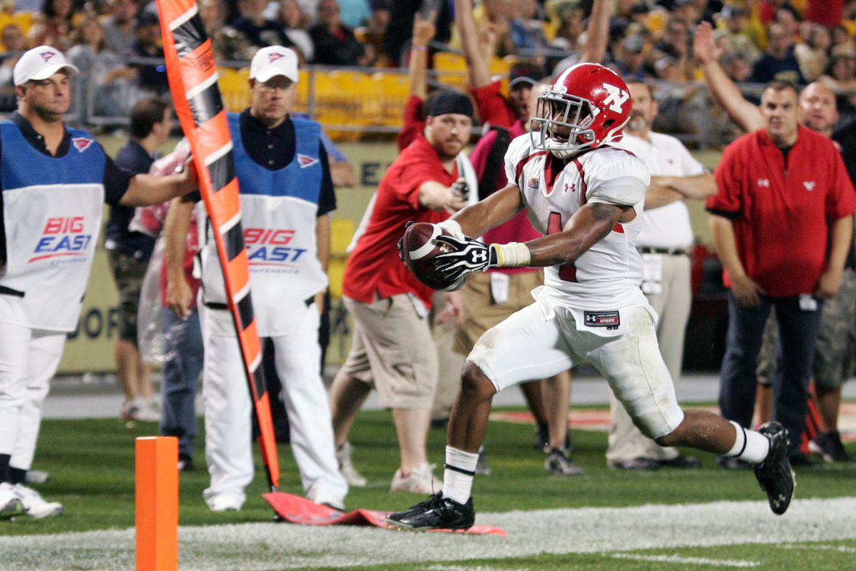 Youngstown State's Andre Stubbs scores a touchdown Saturday. Not pictured: defensive players probably rated three stars by Rivals. Mandatory Credit: Charles LeClaire-US PRESSWIRE