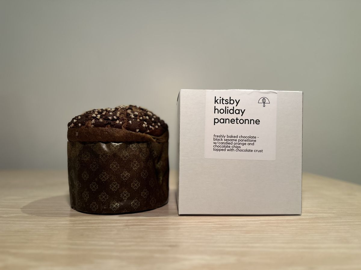 A panettone and its packaging.