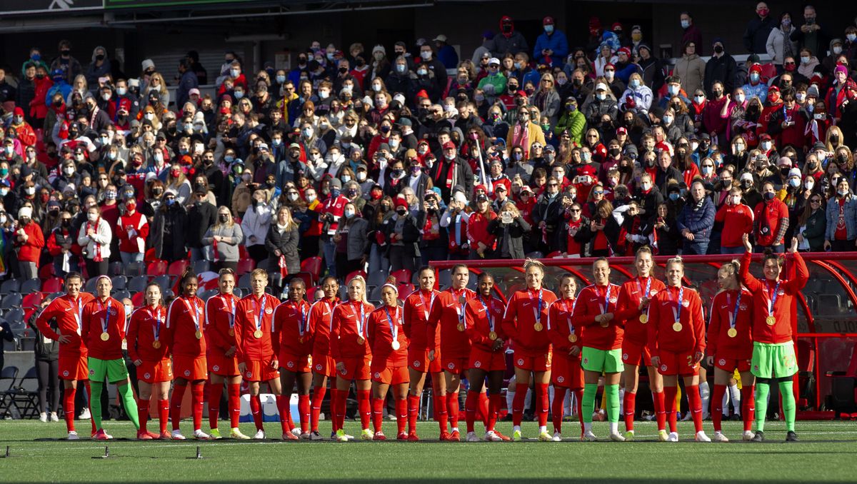 Team Canada stands at mid-field with their Olympic Gold Medals before the first of the Canadian Women’s National Team Olympic Gold Medal Celebration Tour games against the New Zealand Womens Football Ferns national team. The game was played in Ottawa, Canada at TD Place Stadium on October 23, 2021.