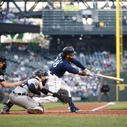  Eugenio Suarez #28 of the Seattle Mariners hits an RBI single during the seventh inning against the Detroit Tigers