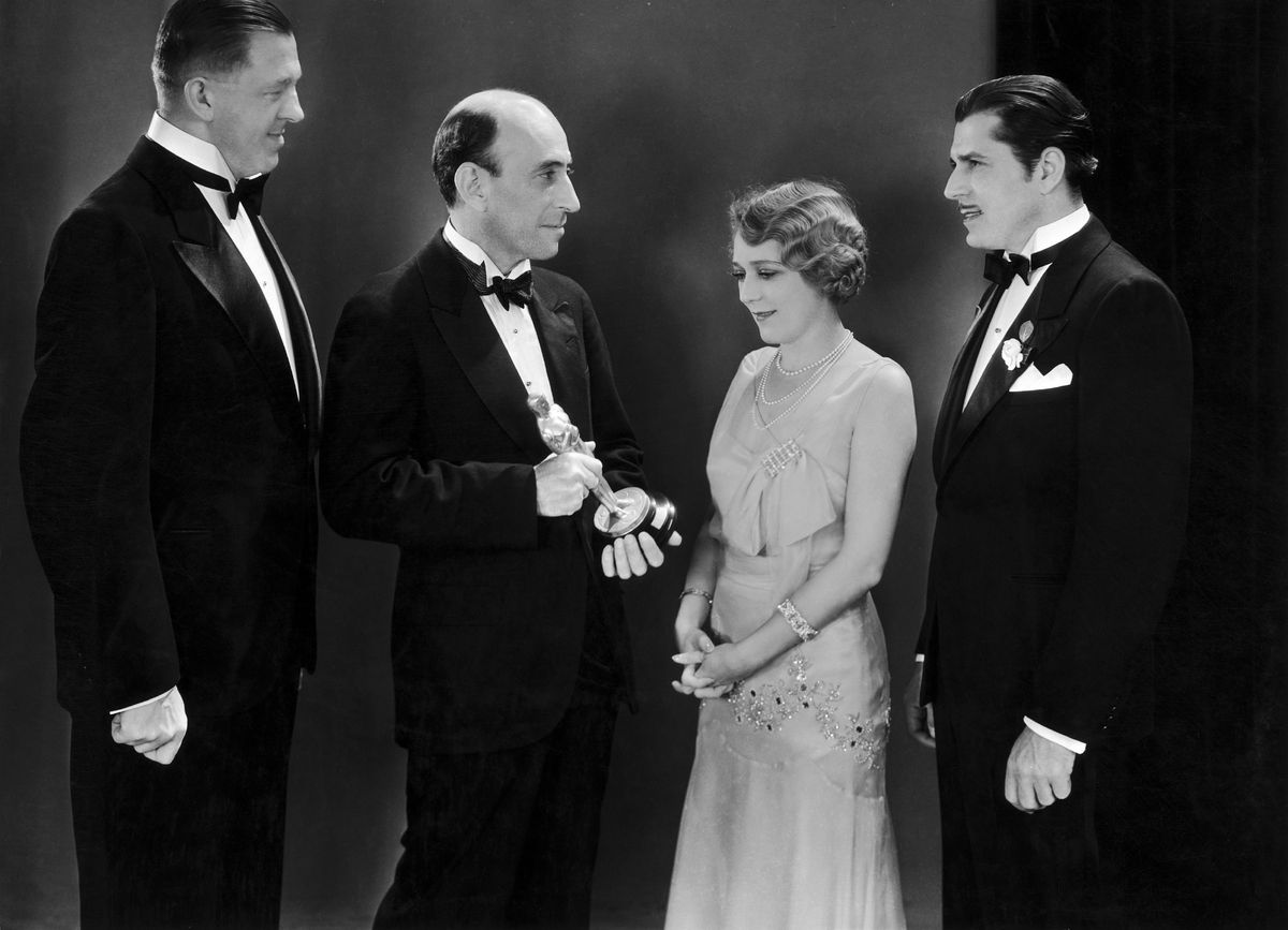 Mary Pickford, Warner Baxter And Hans Kraly Receiving An Oscar 1929