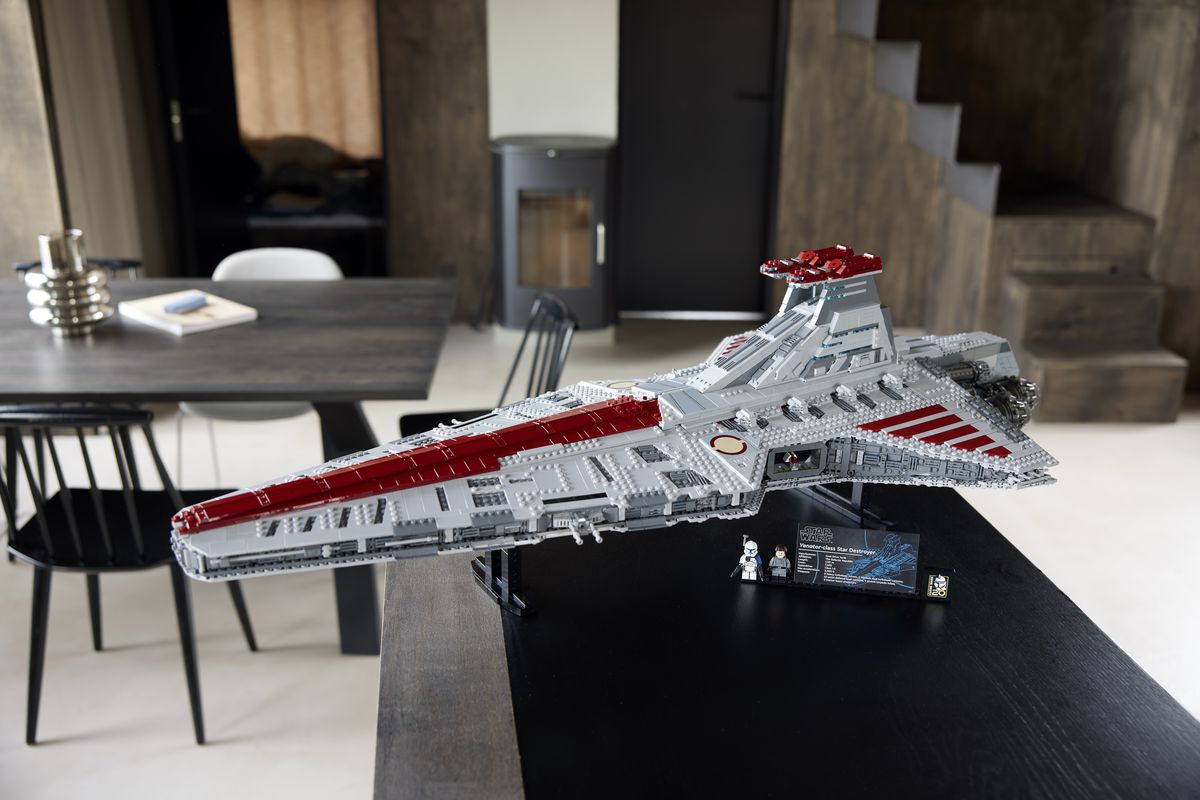 A stock photo of the fully assembled Lego Venator on a kitchen counter