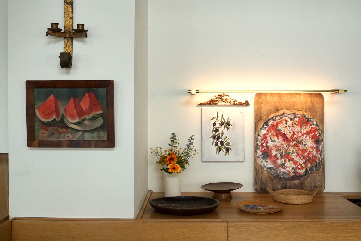 Art and other objects at Pizzeria Bianco in LA.