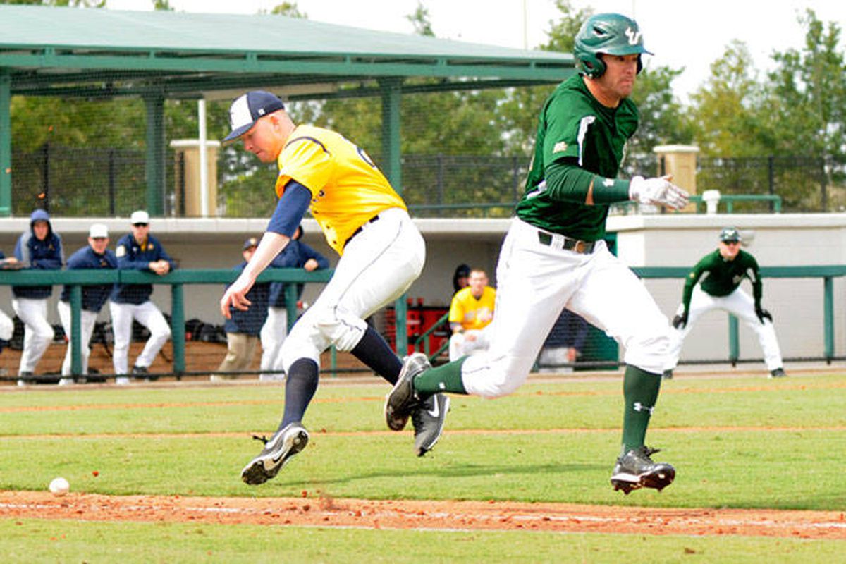 Alex Mendez (R) sent Friday's game into extra innings with a two-run double in the 9th.