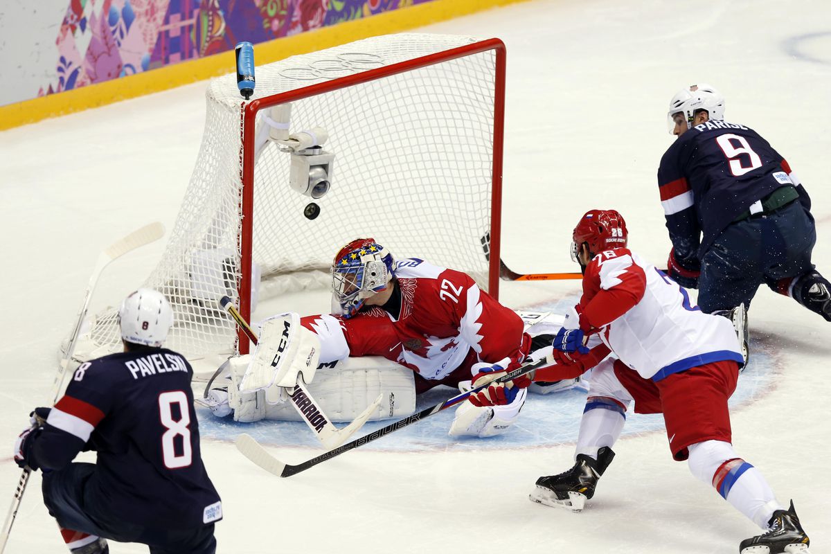 Joe Pavelski scores vs. Russia in the preliminary round of the 2014 Olympics. 