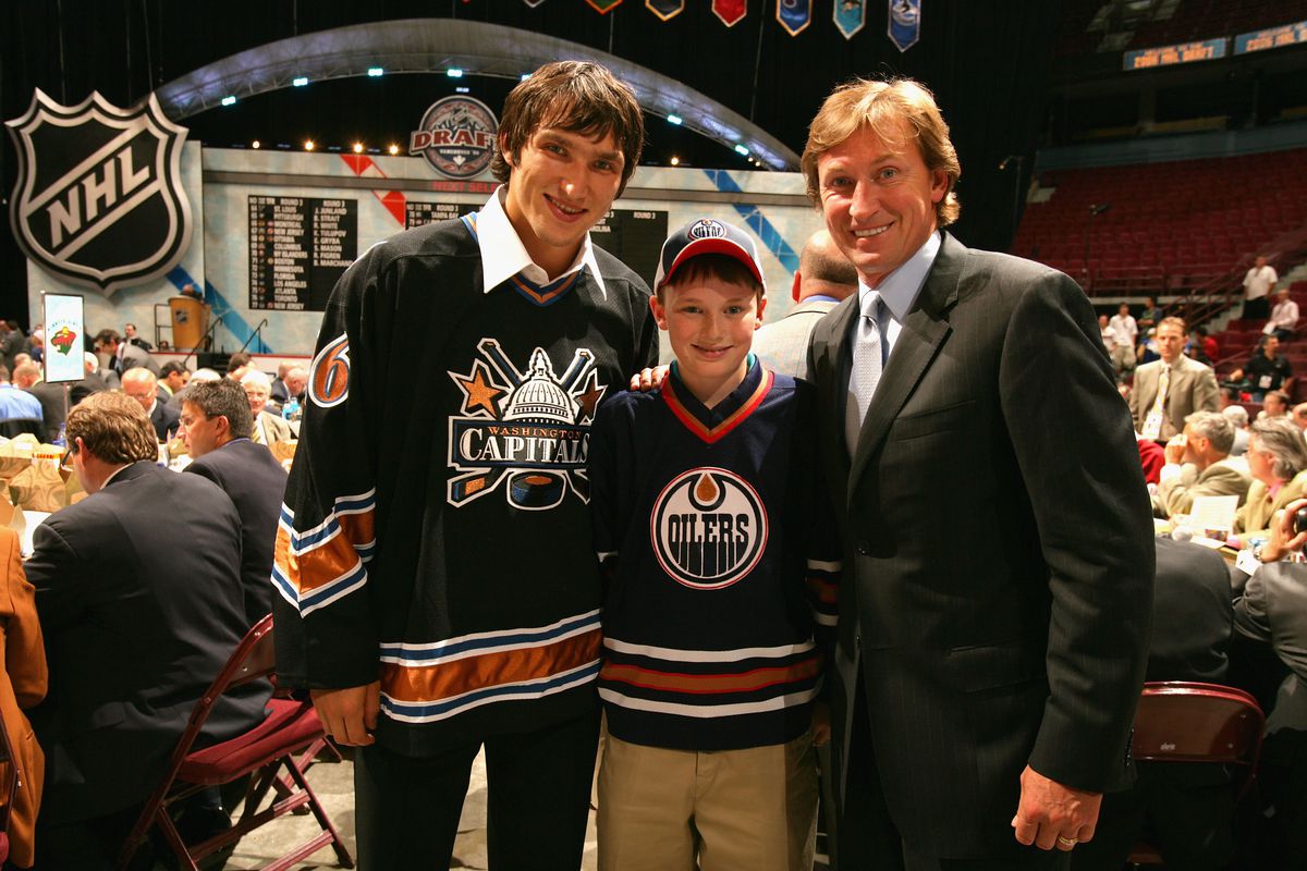 Alexander Ovechkin of the Washington Capitals poses with head coach Wayne Gretzky of the Phoenix Coyotes during the 2006 NHL Draft held at General Motors Place on June 24, 2006 in Vancouver, Canada.