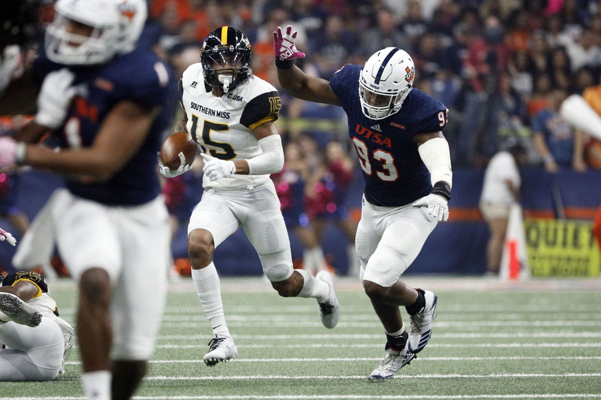 UTSA DE Marcus Davenport chases Southern Mississippi WR Allenzae Staggers