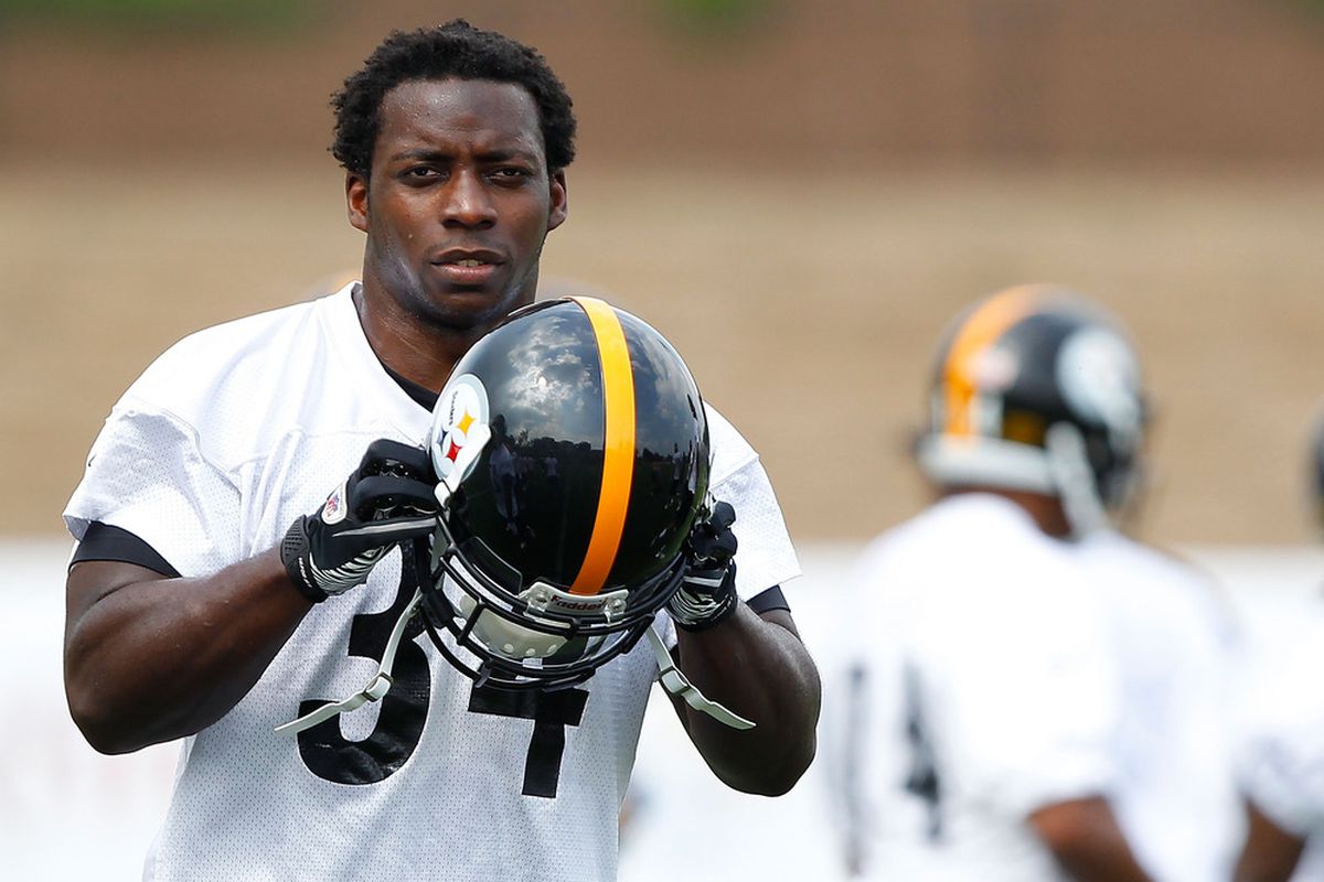 LATROBE, PA - JULY 29:  Rashard Mendenhall #34 of the Pittsburgh Steelers puts his helmet on during training camp on July 29, 2011 at St Vincent College in Latrobe, Pennsylvania.  (Photo by Jared Wickerham/Getty Images)
