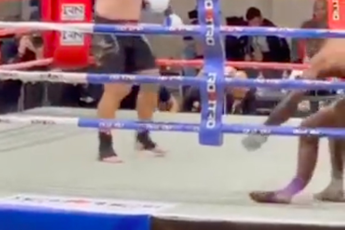 Fighter gets leg snapped after throwing leg kick. 