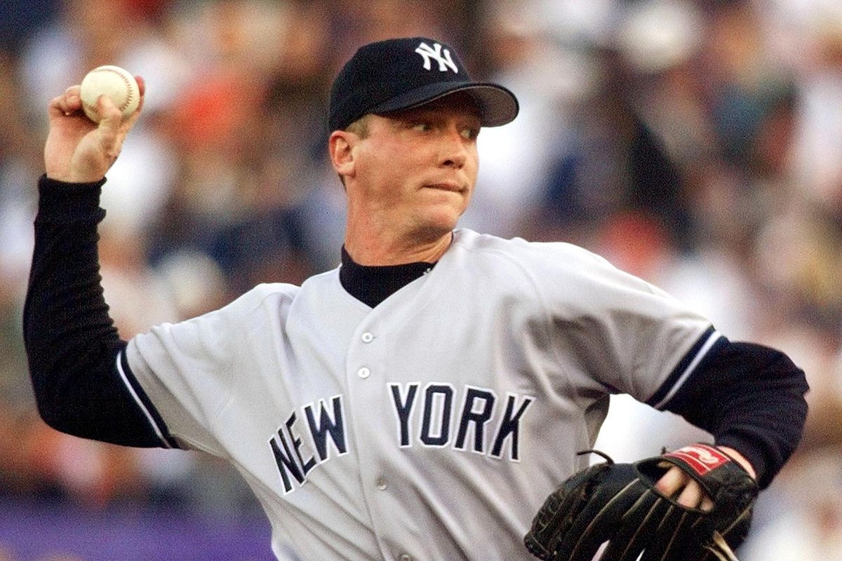 Pitcher David Cone of the New York Yankees deliver