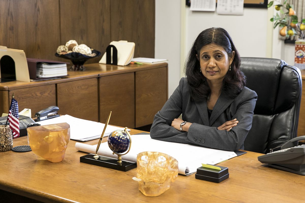 Dr. Ponni Arunkumar, Cook County’s chief medical examiner, in her office in 2017.
