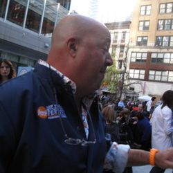 <a href="http://eater.com/archives/2010/10/11/sundays-in-the-parc-with-zimmern-1.php" rel="nofollow">Sundays in the [Carts in the] Parc with Andrew Zimmern</a><br />