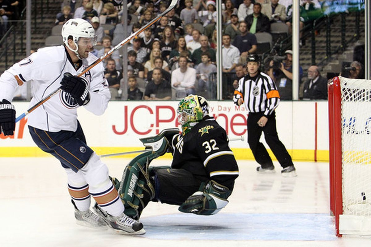 DALLAS - APRIL 02:  Dustin Penner tells Kari Lehtonen to "have a seat Pete".  (Photo by Ronald Martinez/Getty Images)
