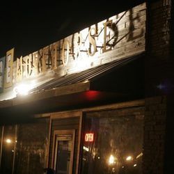 <a href="http://austin.eater.com/archives/2012/04/06/eater-inside-the-workhorse-takes-the-reins.php">Austin: North Loop's New <strong>Workhorse</strong> Takes the Reins</a> [Andrea Grimes]