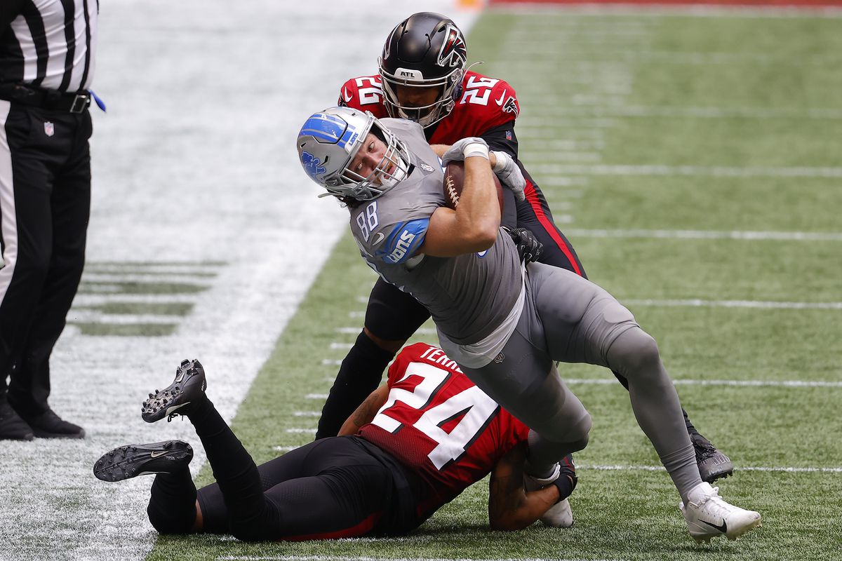 Hockenson #88 of the Detroit Lions makes the reception against A.J. Terrell #24 and Isaiah Oliver #26 of the Atlanta Falcons during the second half at Mercedes-Benz Stadium on October 25, 2020 in Atlanta, Georgia.