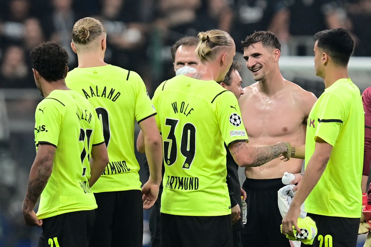 Besiktas v Borussia Dortmund - UEFA Champions League