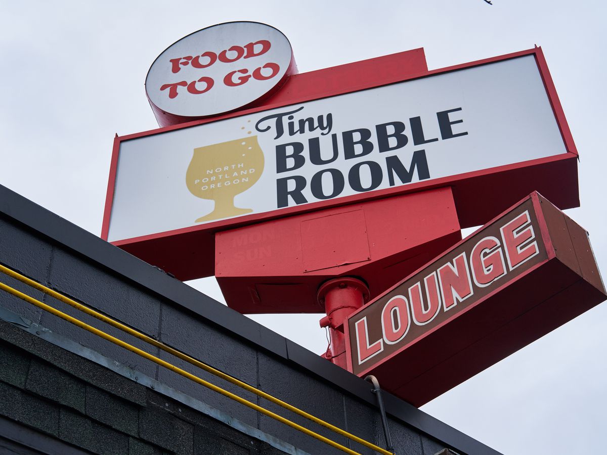 A retro style sign for Tiny Bubble Room.