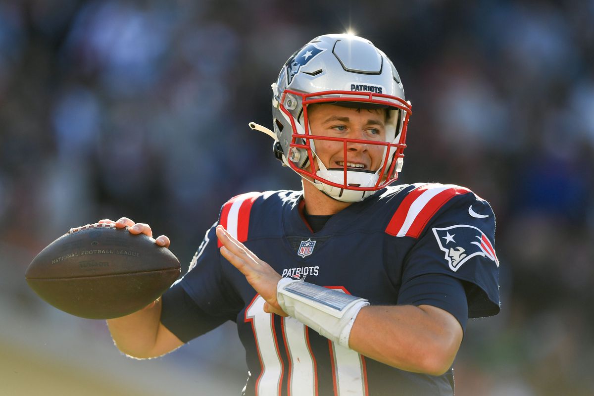 New England Patriots quarterback Mac Jones (10) throws a ball on the sidelines during a game against the New York Jets at Gillette Stadium.
