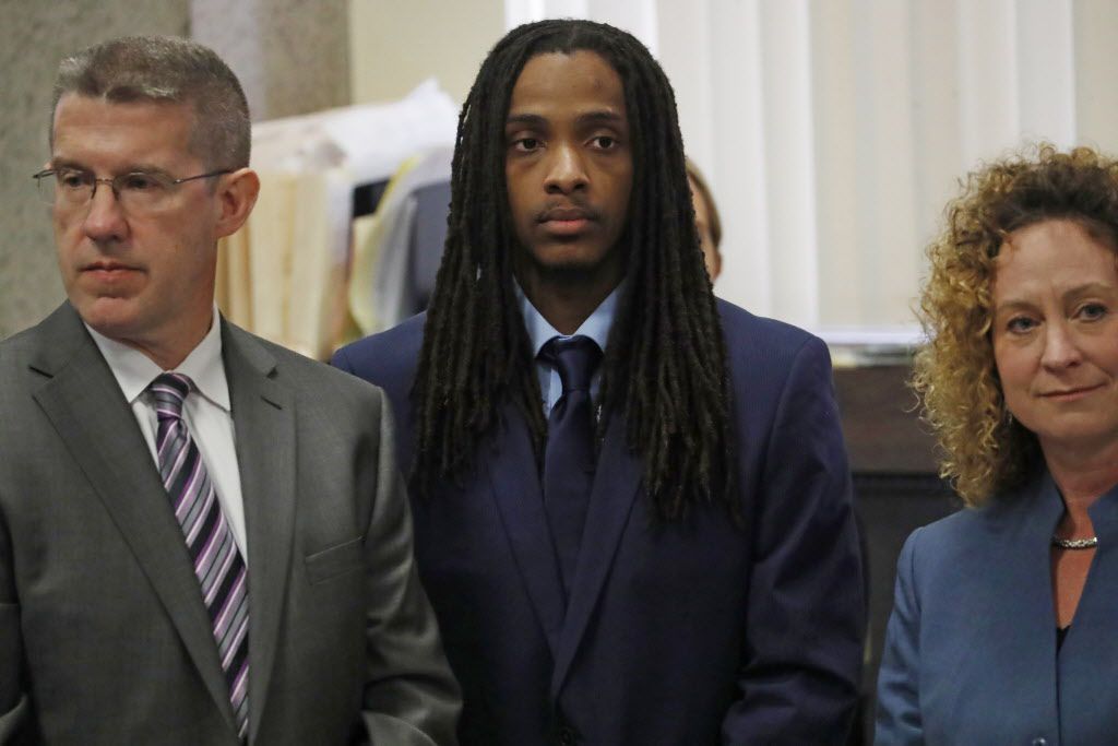 Defendant Kenneth Williams, center, is flanked by attorneys Matt McQuaid, and Julie Koehler, during opening arguments in the Hadiya Pendleton murder trial at the Leighton Criminal Court Building, Tuesday, Aug. 14, 2018. Jose M. Osorio/Chicago Tribune Pool