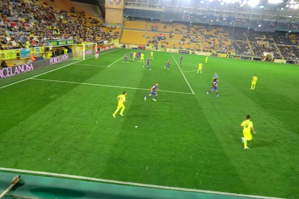 Villarreal on the attack against Huesca