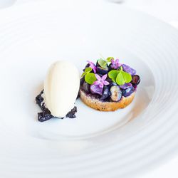 "Blueberry Muffin" from Per Se by <a href="http://www.flickr.com/photos/gourmetgourmand/9054451218/in/pool-eater">gourmetgourmand</a>
