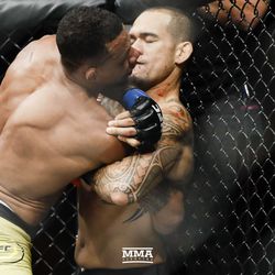Alex Oliveira and Yancy Medeiros battle at UFC 218.