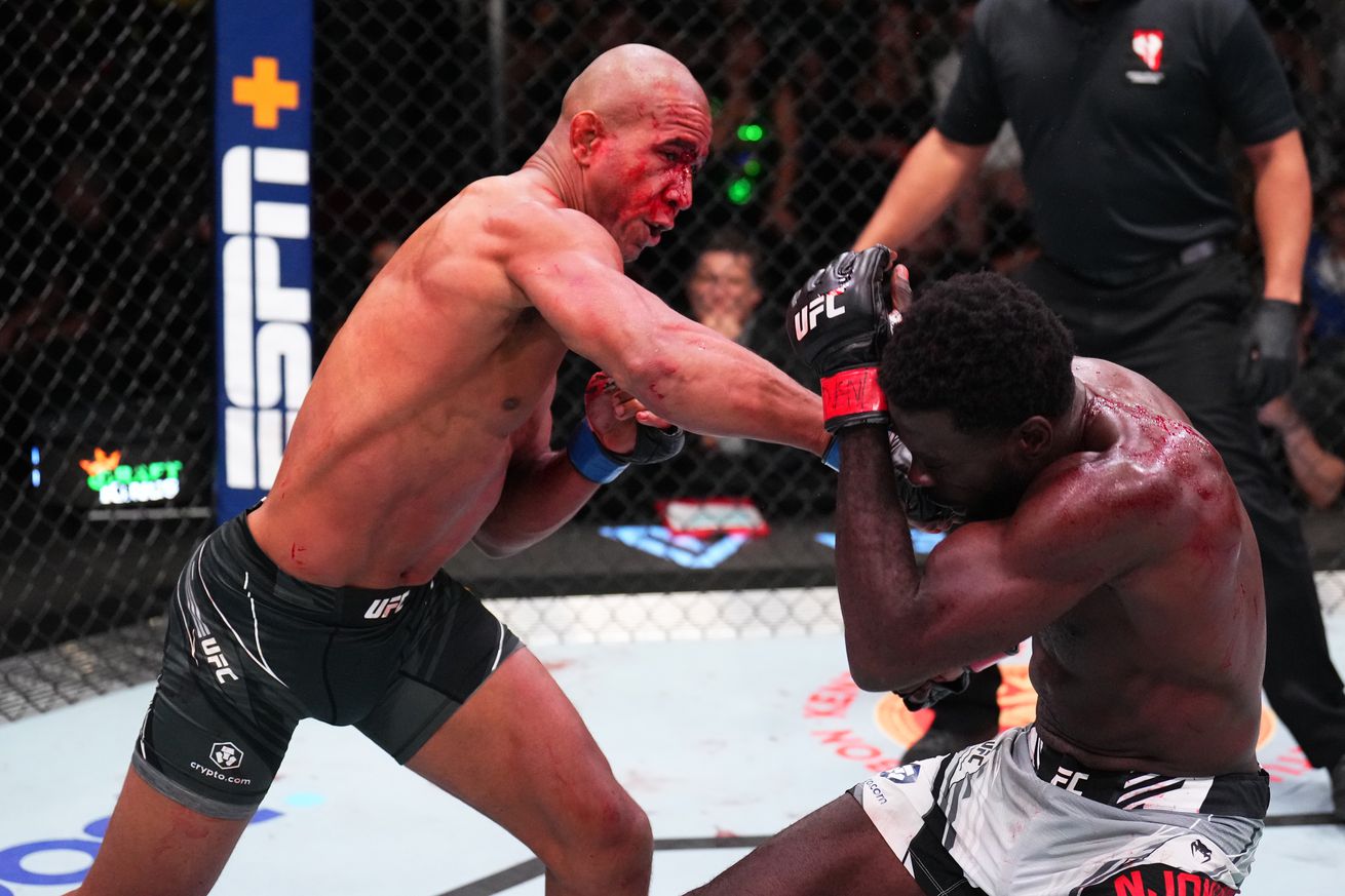 UFC Vegas 60 video: Gregory Rodrigues survives gruesome cut to finish Chidi Njokuani in the second round