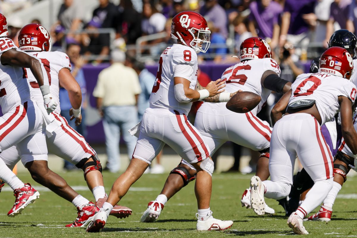 Oklahoma Sooners quarterback Dillon Gabriel (8) fakes a hand-off during the game between the TCU Horned Frogs and the Oklahoma Sooners on October 1, 2022 at Amon G. Carter Stadium in Fort Worth, Texas.