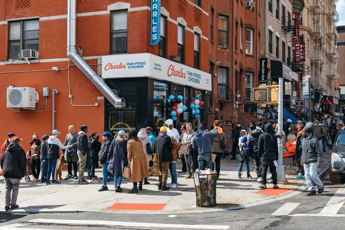A line stretches around the block at Charles Pan-Fried Chicken, the Harlem location of a budding restaurant chain.