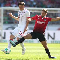 Lars Lukas Mai dukes it out with Hannover’s Niclas Füllkrug