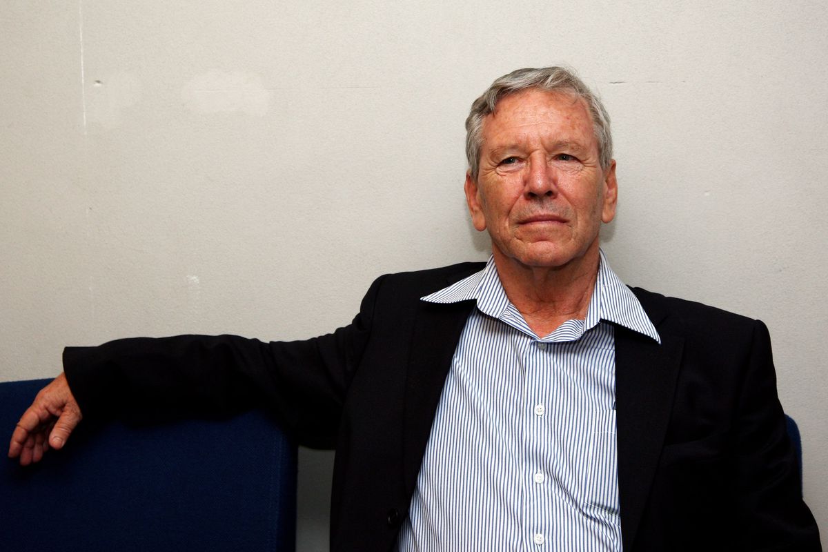 Israeli Author Amos Oz believes in peace — and in Israel's current war.