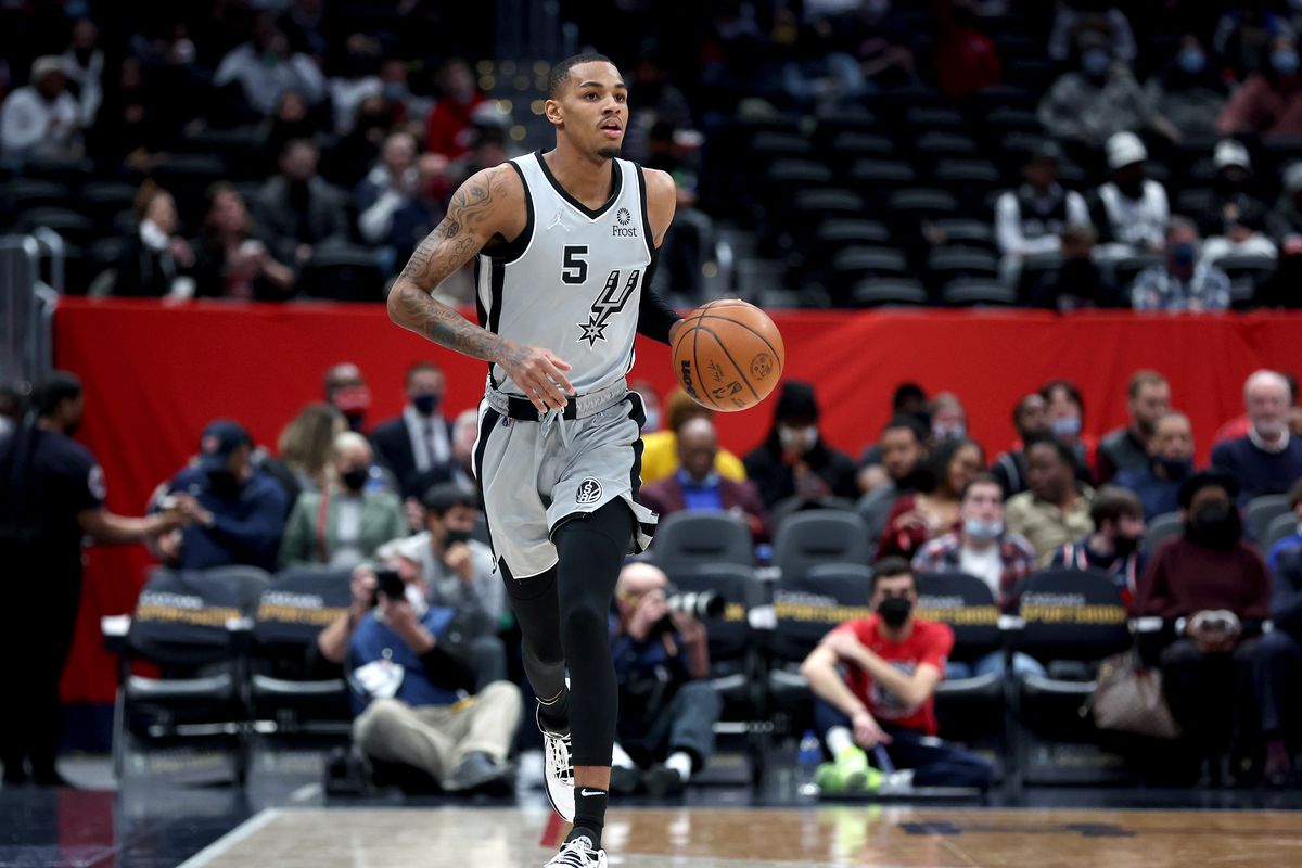 Dejounte Murray #5 of the San Antonio Spurs dribbles against the Washington Wizards in the first quarter at Capital One Arena on February 25, 2022 in Washington, DC.&nbsp;