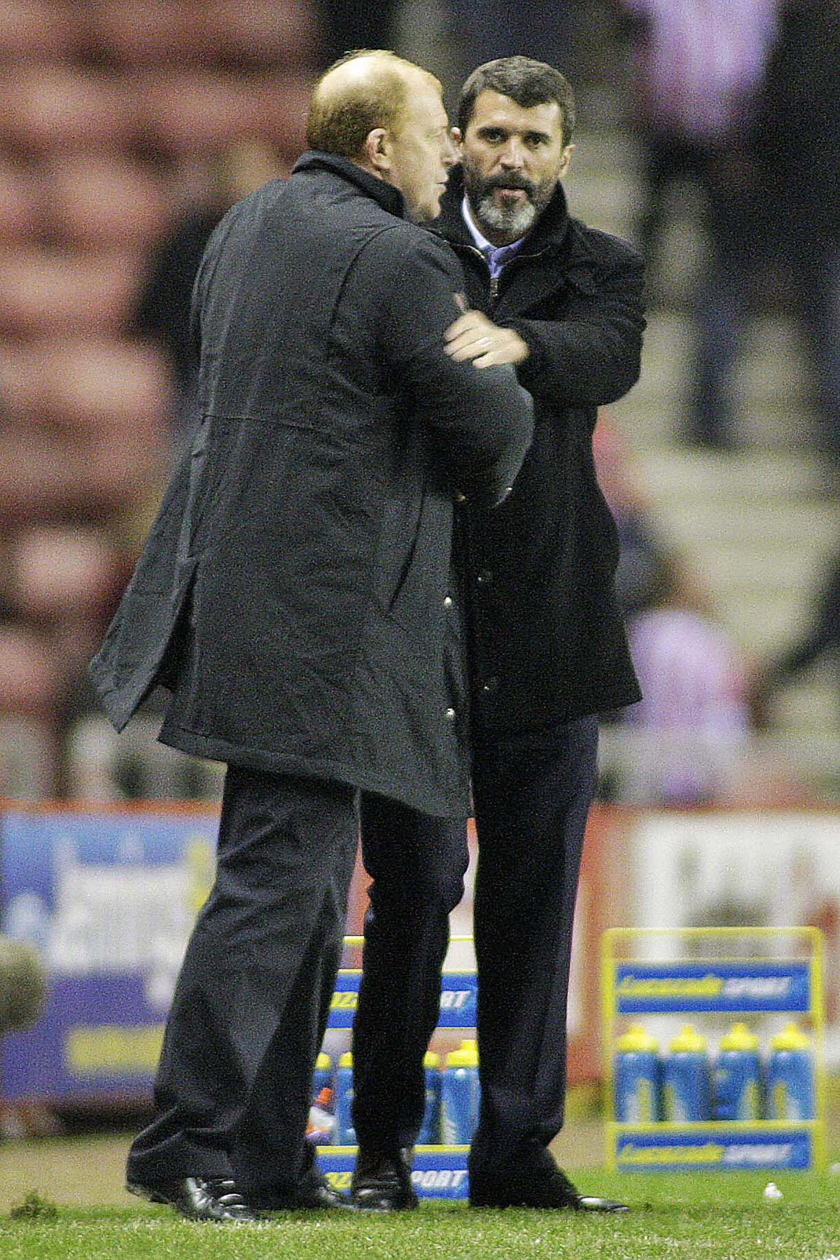 Sunderland’s manager Roy Keane (R) congr