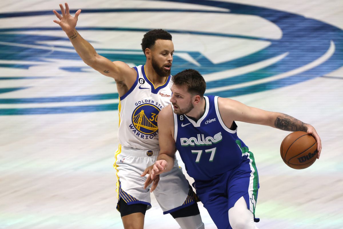 Steph Curry and Luka Dončić in the Golden State v Dallas Mavericks game