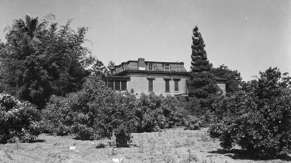 Exterior view of the old&nbsp;Phillips&nbsp;house in Spadra, later part of Pomona, on June 21, 1939. It was built for Louis&nbsp;Phillips&nbsp;and completed in 1875. Other than the adobes, this post-Civil War Victorian style home is the oldest in the Pomo