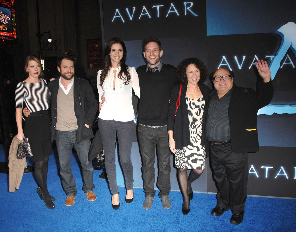 The cast of ALways Sunny and their partners at the premiere of Avatar