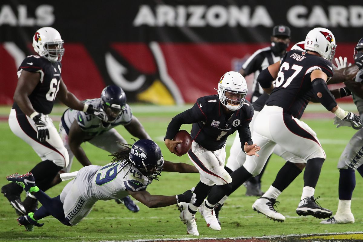 Quarterback Kyler Murray #1 of the Arizona Cardinals scrambles with the football against the Seattle Seahawks during the NFL game at State Farm Stadium on October 25, 2020 in Glendale, Arizona. The Cardinals defeated the Seahawks 37-34 in overtime.