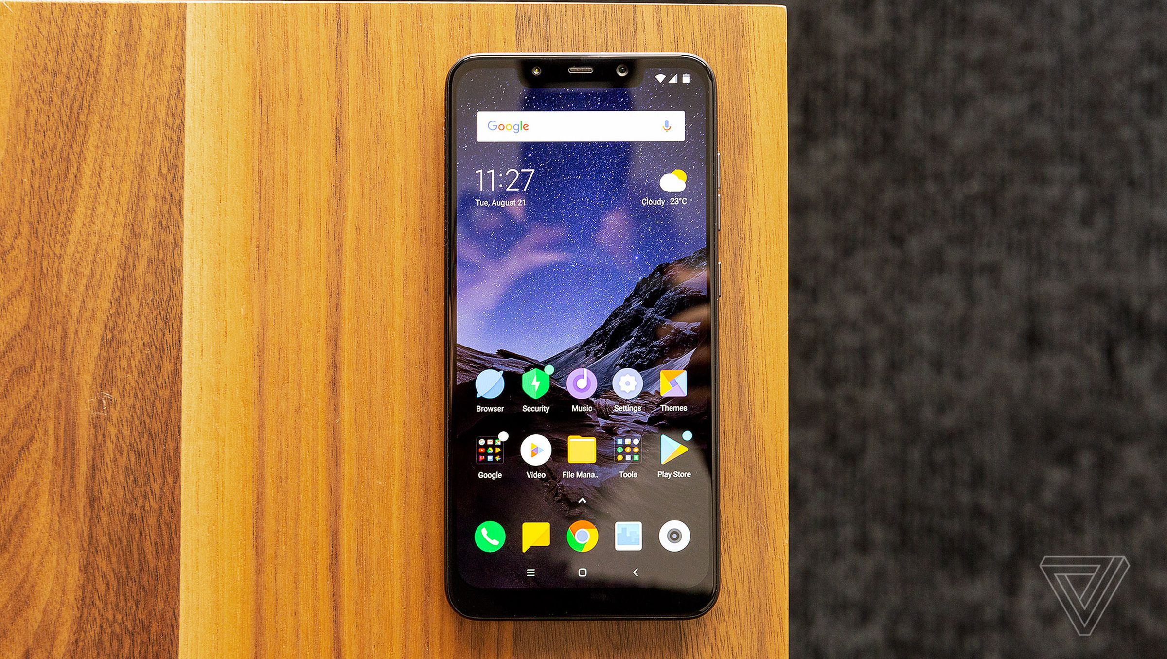 test easy to be hurt Nonsense Xiaomi's new Pocophone F1 undercuts rivals with a low price and high-end  processor - The Verge