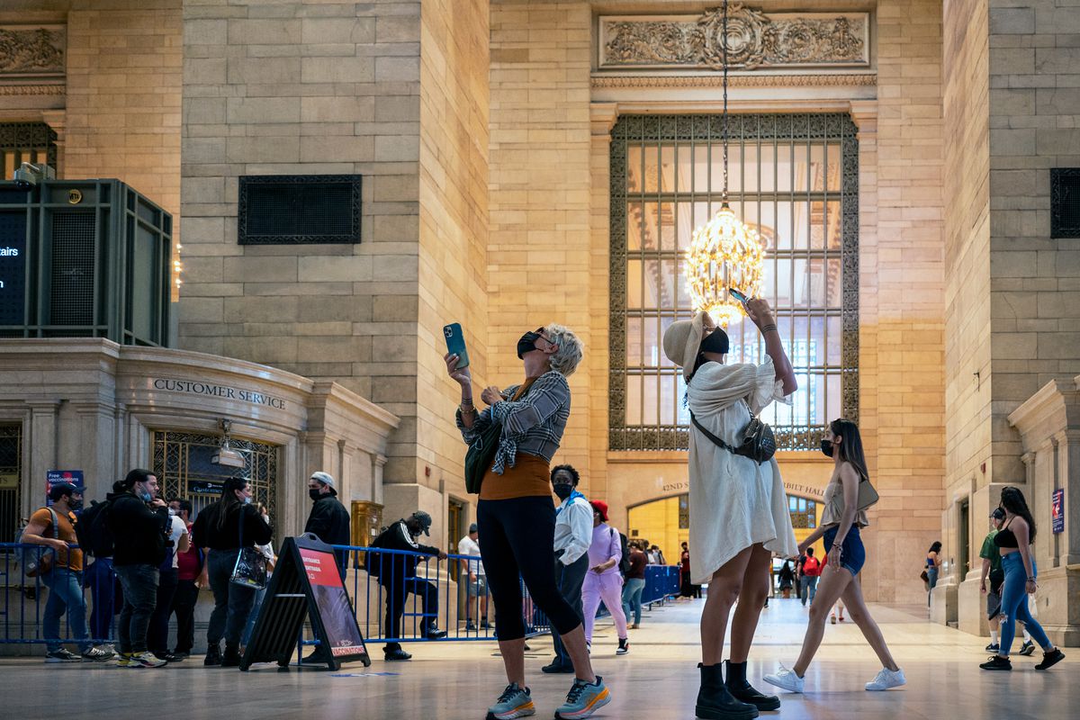 Tourists packed into Grand Central while the city started to fully reopen, May 21, 2021.