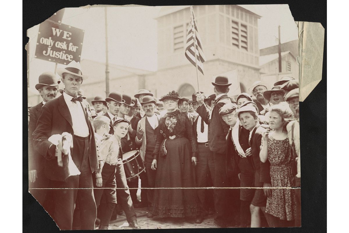 A 1909 photo of striking textile workers featuring Mother Jones.