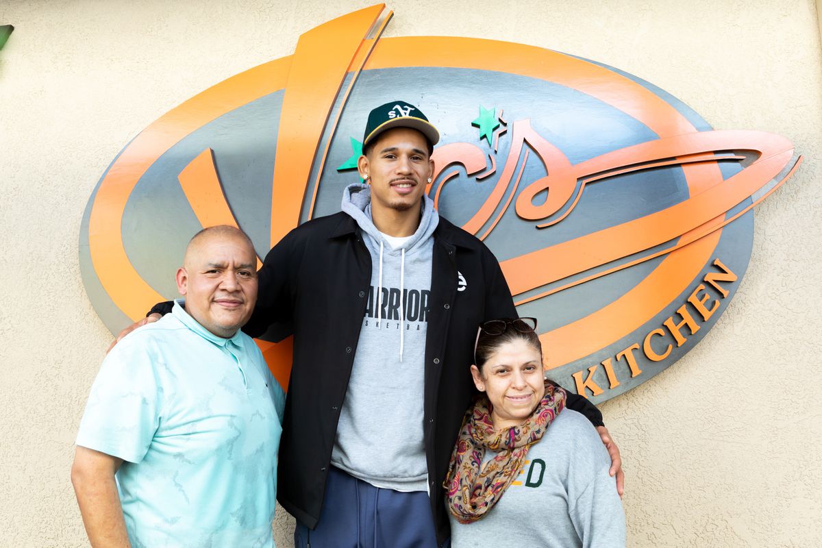 Juan-Toscano Anderson with the owners of Vic’s