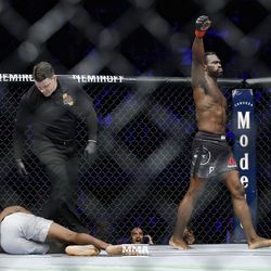 Uriah Hall gets the win at UFC 232.